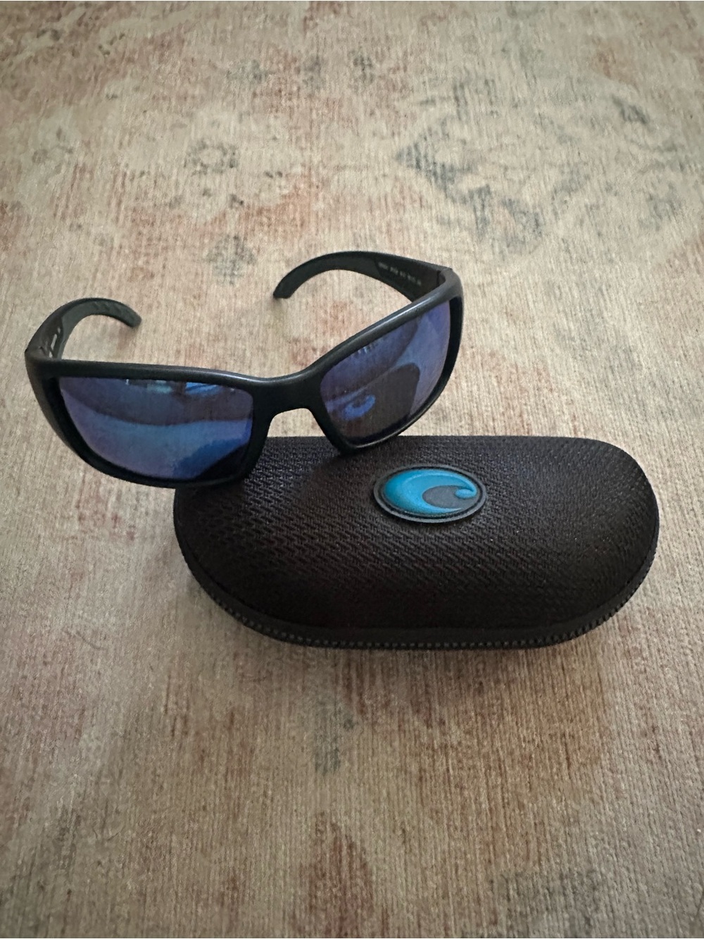 NWOT- Never Worn - Costa Blackfin Polarized Polycarbonate Sunglasses w/ case